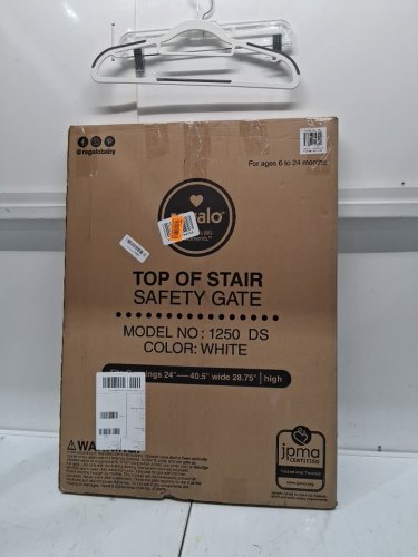 Regalo Extra Wide 2-in-1 Top of Stairway & Hallway Safety Gate with Mounting Kit - 24"-40.5" x 28.75" - White (Model : 1250DS) image 2