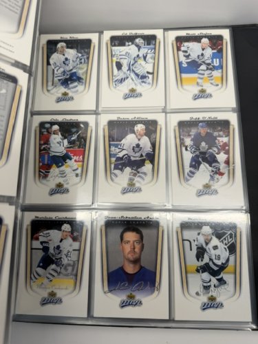 370 APPROX ASSSTD 2005 UPPER DECK MVP HOCKEY NHL CARDS image 5