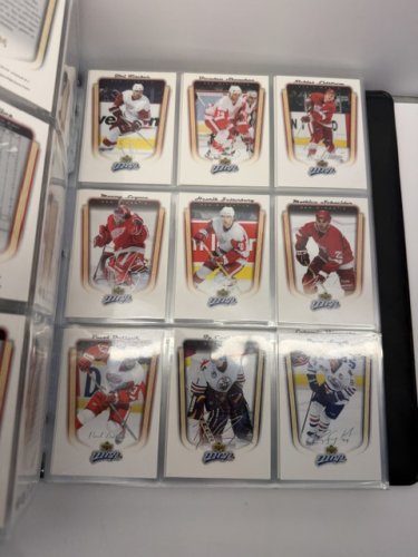 370 APPROX ASSSTD 2005 UPPER DECK MVP HOCKEY NHL CARDS image 11