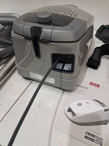 Miele Guard S1 Electro Bagged Canister Vacuum Cleaner with AirClean Plus Filter, Parquet Twister Floorbrush and Electrobrush WITH 1203 WATTS, 25.2 VOLTS- GREY (MODEL: 41TRE044CDN) image 11
