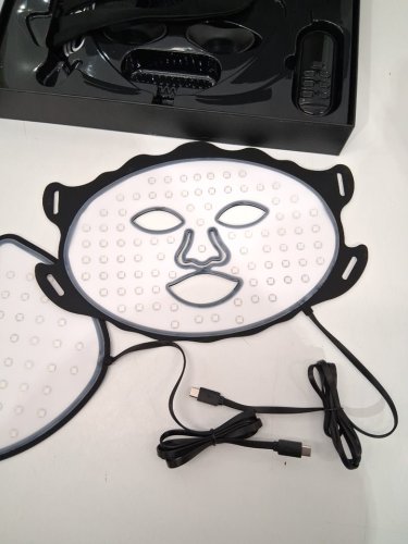 2pc led light therapy mask set for face and neck - 7 colour modes - black/yellow image 6