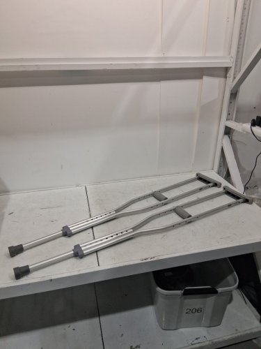 MEDLINE GUARDIAN STANDARD ALUMINUM ADJUSTABLE CRUTCHES - 5.2FT TO 5.10FT - ALUMINUM (MODEL: MDSV80535) image 3