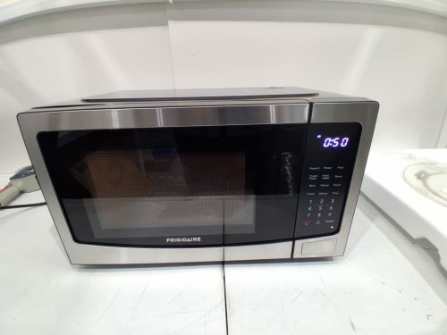 frigidaire compact countertop microwave oven - 1.1 Cu.ft. - black/silver (model: emw1134) image 10