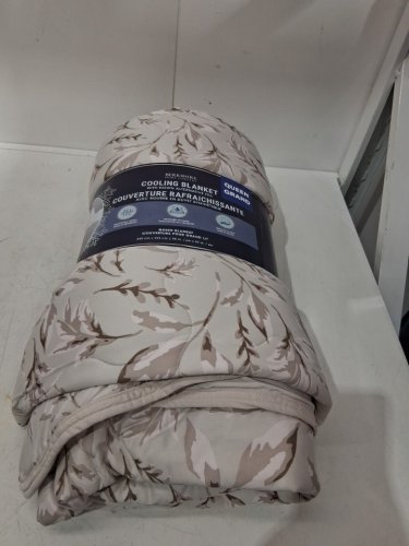 BERKSHIRE REVERSIBLE DOWN-ALTERNATIVE COOLING BLANKET - QUEEN - beige (MODEL: 1986200) image 2