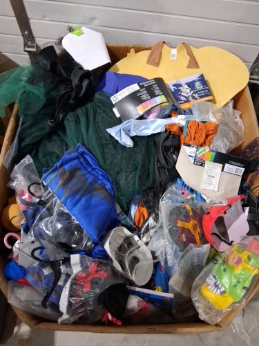 assorted MIXED item Halloween costume MYSTERY PALLET - VARIOUS costumes - aprox 150+ (PALLET #4) image 3