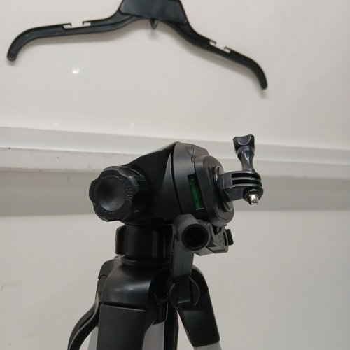 AMAZONBASICS LIGHTWEIGHT TRIPOD WITH BAG - 60" - SILVER/BLACK (MODEL: WT3540/B005KP473Q) image 4