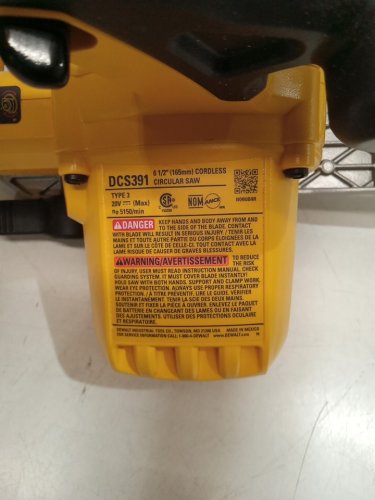 DEWALT 20V MAX* 6-1/2" Circular Saw Kit, with 5.0-Ah battery and charger (model: DCS391P1) image 12