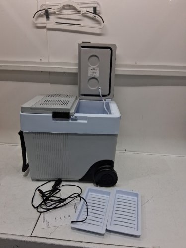 Koolatron Electric Cooler- 31L- 12V- grey (model: rsl9235s1/W65 AZ) image 3