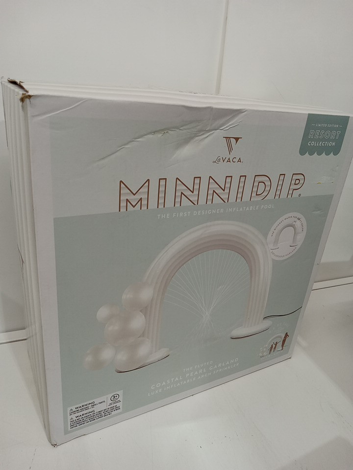 Minnidip The Fluted Coastal Pearl Garland Luxe Inflatable Arch Sprinkler - 7.5ft x 5.5ft - white image 2