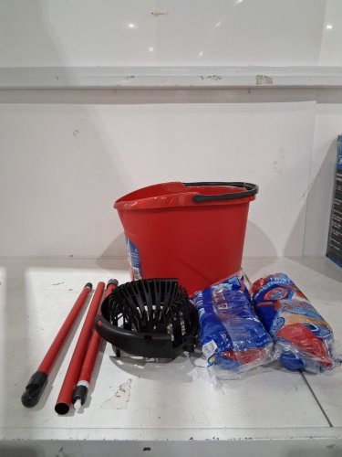 VILEDA SUPER TWIST XL MOP & BUCKET SYSTEM with 2 mop heads - RED/BLACK (MODEL: 167703) image 2