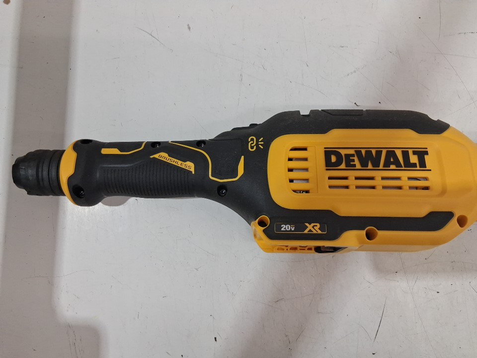 DEWALT 20v CORDLESS DRYWALL SANDER **TOOL ONLY** (MODEL: DCE800B) image 4