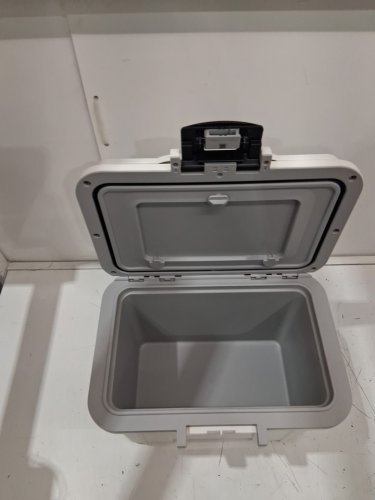 pelican Personal Cooler with handle and cup holders - 8qt - white/grey (model: 8Q-1-WHTGRY) image 4