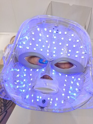 led light therapy facial beauty instrument mask with 7 colour modes - white image 6