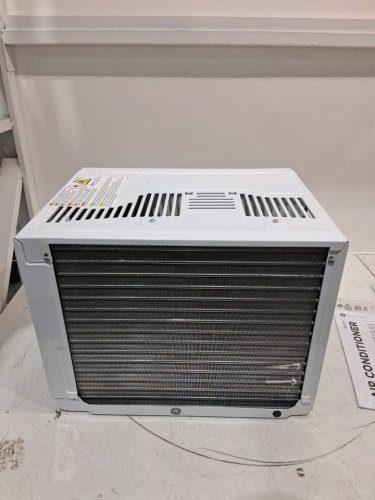 GE APPLIANCES ELECTRONIC WINDOW AIR CONDITIONER - 5,000 BTU - 150SQ.FT - WHITE (MODEL: AWAS05BWFC) image 3