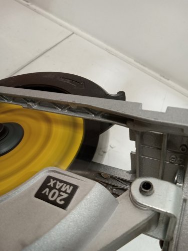 DEWALT 20V MAX* 6-1/2" Circular Saw Kit, with 5.0-Ah battery and charger (model: DCS391P1) image 18