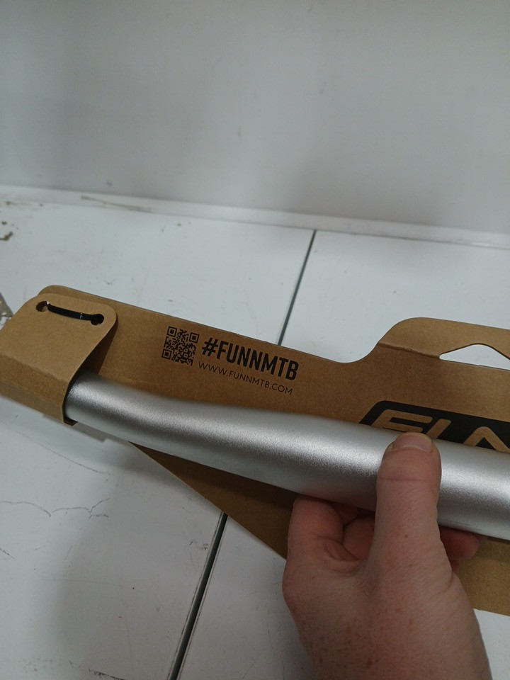 FUNN Flame On Flat Handlebar - 680mm length - GrEY (Model: 42985779593261) image 3