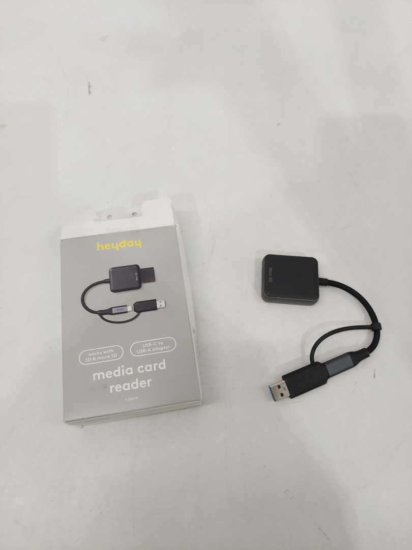 Heyday SD & Micro SD Card Media Reader - USB-C with USB-A adapter - BLACK (Model: 056 04 6595) image 2