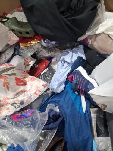 assorted MIXED Clothes MYSTERY PALLET - VARIOUS clothes and sizes - aprox 300+ (PALLET #2) image 9