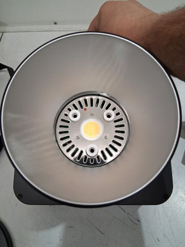 NEEWER Q4 outdoor strobe flash with lithium battery image 6