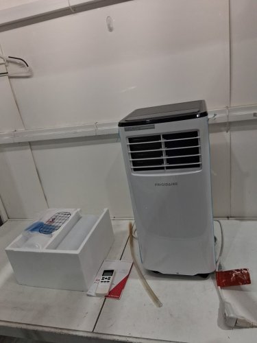 3 IN 1 FRIGIDAIRE PORTABLE ROOM AIR CONDITIONER WITH DEHUMIDIFIER MODE - 5500 BTU DOE (8000 BTU ASHREA) (MODEL:FHPC082AC1) image 4