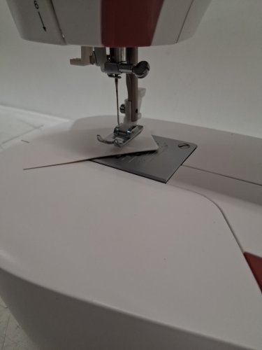 SINGER SEWING MACHINE WITH 23 BUILT-IN STITCHES - WHITE (MODEL: MX231) image 10