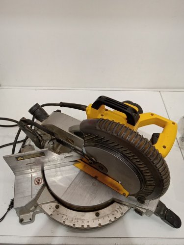 dewalt corded miter saw, 15 amp , TOOL ONLY, 10" - YELLOW (MODEL: DWS713) image 6