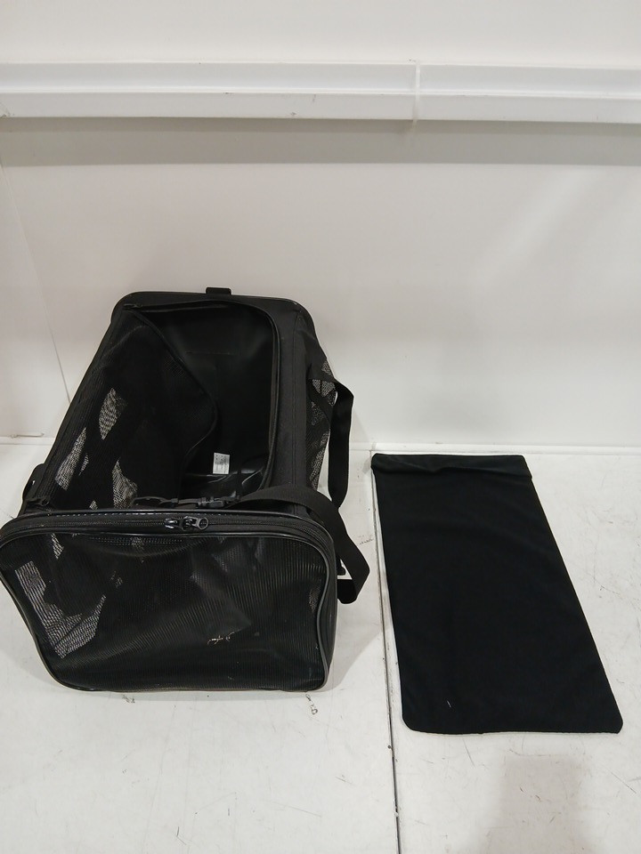 pet travel 4-Sided Mesh bag carrier - 20" x 12" x 12" - black/white image 3