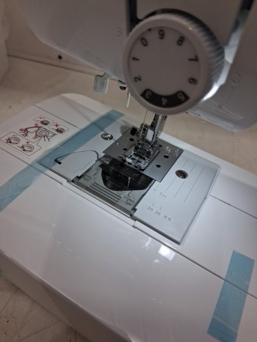 Brother computerised 70 stitch Sewing & Quilting Machine with lcd display, hard cover & extension table - White (Model: CS7000X) image 9