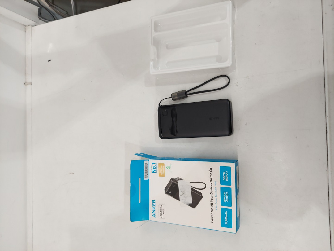 Anker 20,000mAh on-the-go Power bank with strap & digital display - 30W - black (Model: A1384) image 3