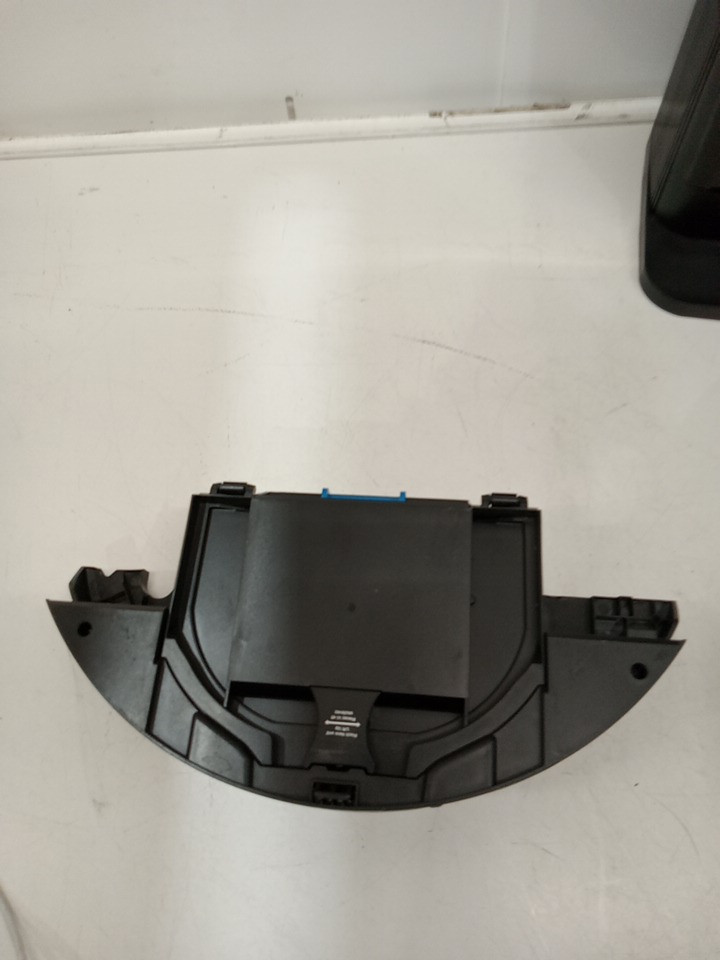 Shark matrix plus 2-in-1 Robot Vacuum and Mop with XL HEPA Self-Empty Base, Bagless, 60-Day Capacity & Matrix Clean Navigation - black/gold (model: aV2610bfca/rv2600ca) image 8