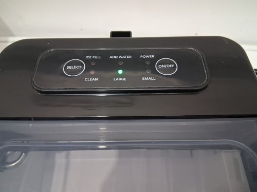 Comfee self-cleaining portable countertop ice maker with Ice Basket and Scoop - 22lbs - black (model: ceri22b0abb) image 9