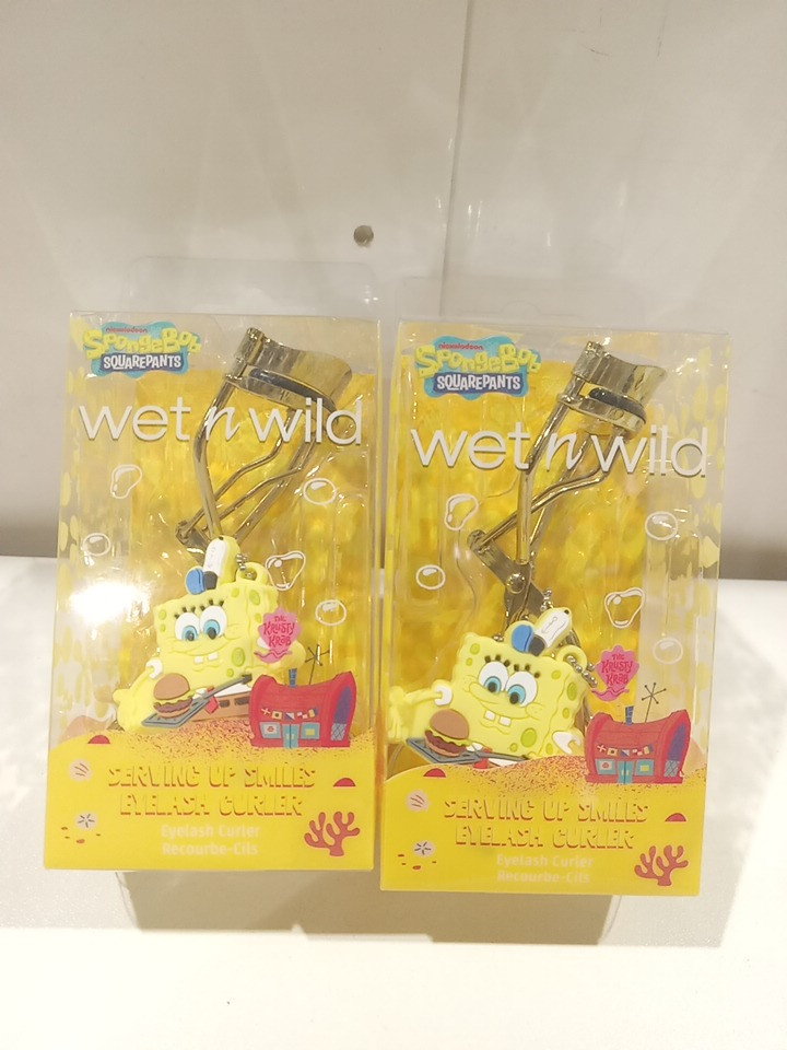 2 Wet n Wild Spongebob Serving up smiles Eyelash Curler - metallic yellow - SpongeBob image 2