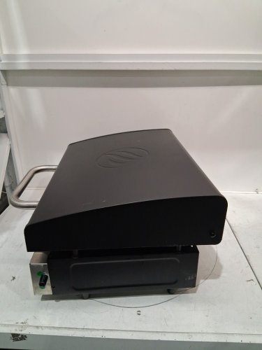 blackstone original 22" tabletop griddle with hood - black/gray - (model: 1933998 / 2405nab) image 9