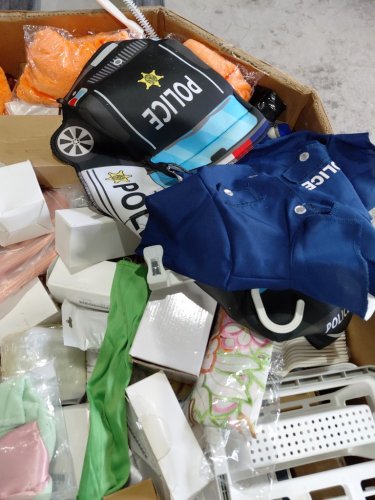 assorted MIXED item MYSTERY PALLET - VARIOUS PRODUCTS - aprox 300+ - (pallet #33) image 5