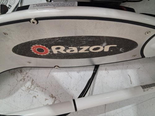 Razor e200 Electric Scooter - white / red (13112410) image 13