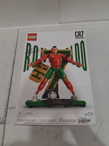 854PC Lego Editions Cristiano Ronaldo Soccer Legend (Model: 43016) image 2