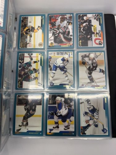 300 APPROX ASSSTD 2003 O-PEE-CHE NHL HOCKEY CARDS image 14