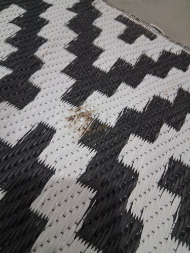 OPPODREAM OUTDOOR WATERPROOF REVERSIBLE PLASTIC STRAW PATIO RUG - 4FT X  6FT - BEIGE/BLACK image 5