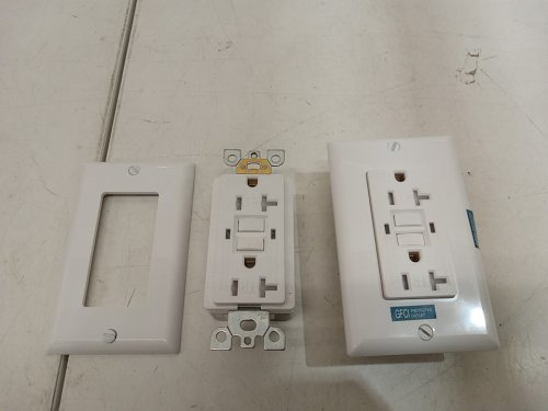 2PK DEWENWILS SELF TEST LED INDICATOR WALL OUTLET & WALL PLATE - 20amp - WHITE - (MODEL:HGFB20B) image 2