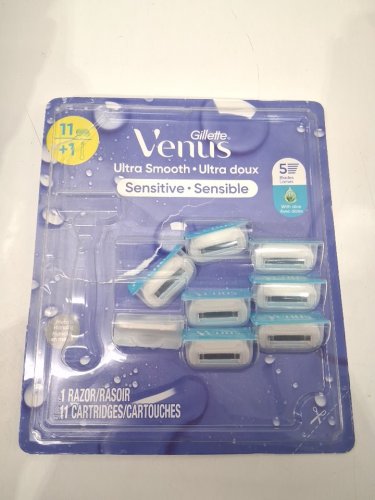 8pc gillette venus ultra smooth sensitive razor - white/silver image 2