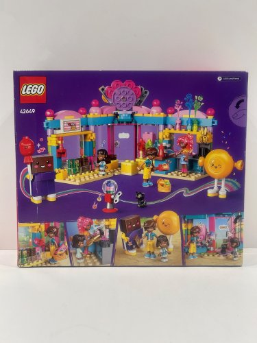 376pc Lego - friends - heartlake city candy store (42649) image 4