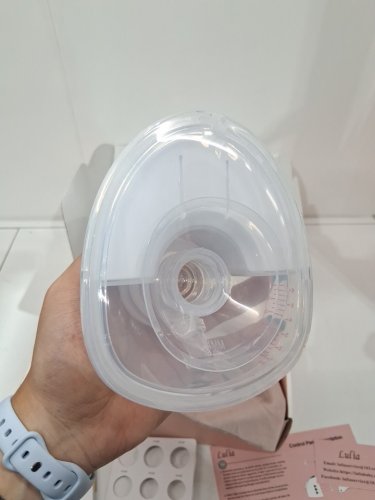 lulia wearable breast pump with 4 modes and 9 levels and carry bags - white image 4