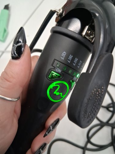 MINT HAIR EXTRA LONG PROFESSIONAL CURLING IRON - 1.5" - BLACK/GREEN ( MODEL: MVK23-150) image 4
