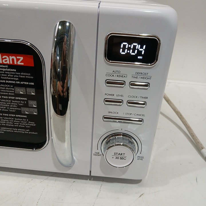 GALANZ RETRO STYLE COUNTERTOP MICROWAVE OVEN - 0.7CU.FT. - MILKSHAKE WHITE (MODEL: GLCMKZ11WER10) image 7