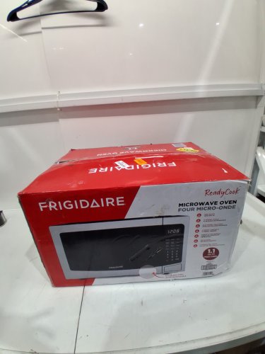 frigidaire compact countertop microwave oven - 1.1 Cu.ft. - black/silver (model: emw1134) image 4