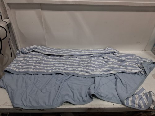 Below Zero reversible Cooling Throw Blanket - 60" x 70" - blue stripes/solid (model : 1991350) image 3