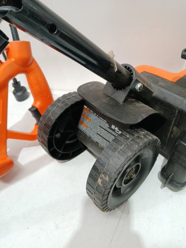 BLACK+DECKER EDGE HOG 2-1/4 HP CORDED ELECTRIC LANDSCAPE EDGER AND TRENCHER (LE750) image 4