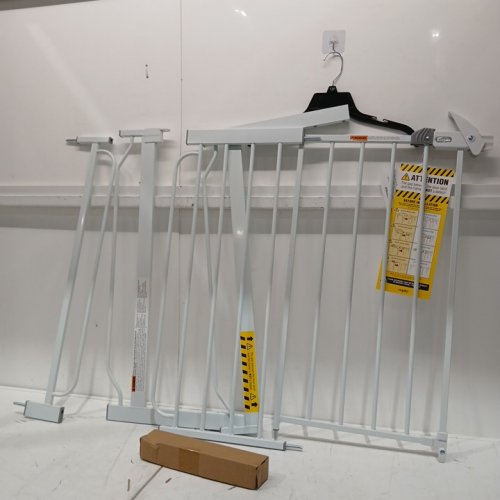 REGALO EASY STEP EXTRA WIDE BABY GATE - 30" X 29"-49" - WHITE (MODEL: 1164 EW DS) image 3