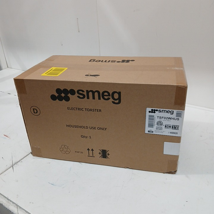 SMEG 4-Slice Long-Slot Toaster - WHITE (MODEL: TSF02WHUS) image 2