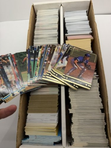 APPROX 1800+ ASSTD BASEBALL CARDS image 9